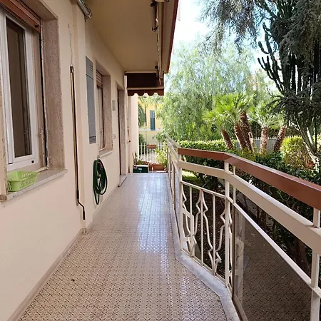 700 M From The Sea With Private Garage Apartamento