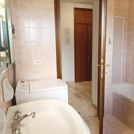 700 M From The Sea With Private Garage Apartman