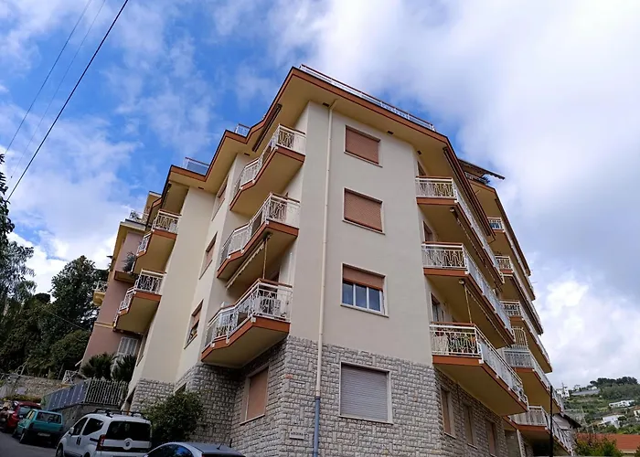 700 M From The Sea With Private Garage Apartment